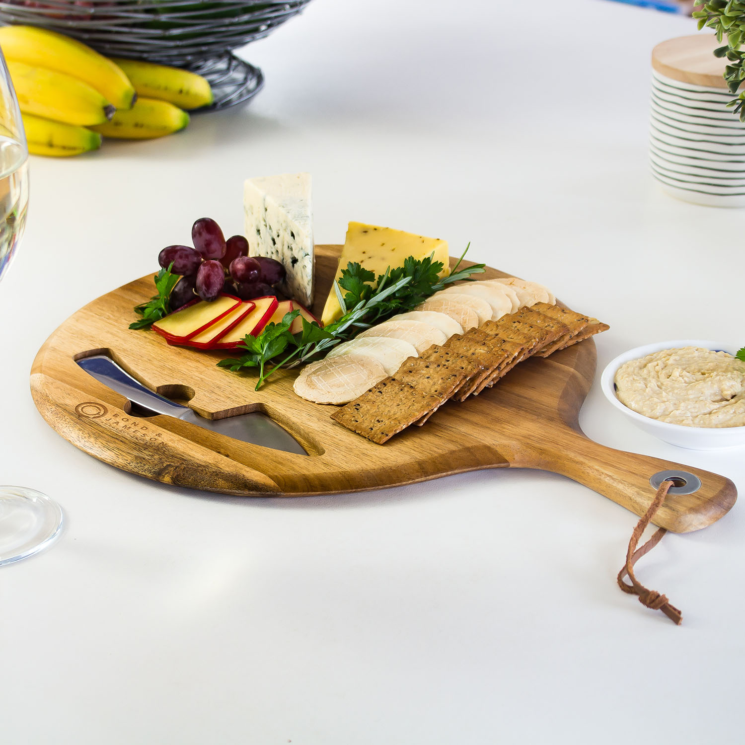 Brie Cheese Board And Knife Set Features